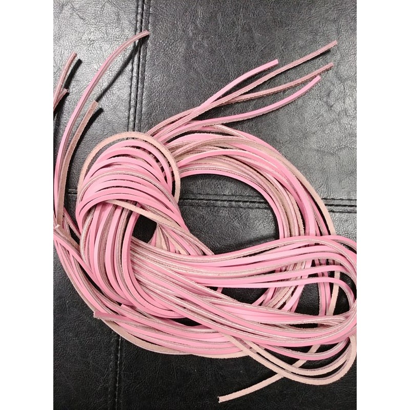 Lacets de cuir mauve